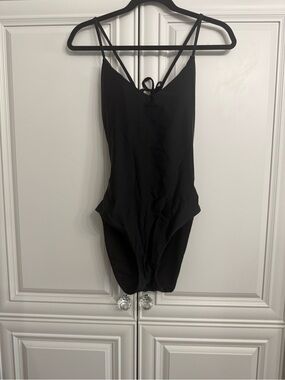 Marina West Size Large Classic Black One-Piece Swimsuit with Strappy Ruched Back